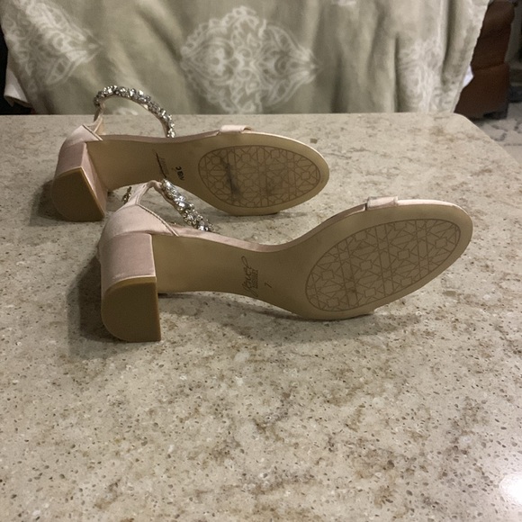 NWOT Jewel Badgley Mischka Catalina Champagne Ankle Strap Sandal - Size 7 - Picture 13 of 14